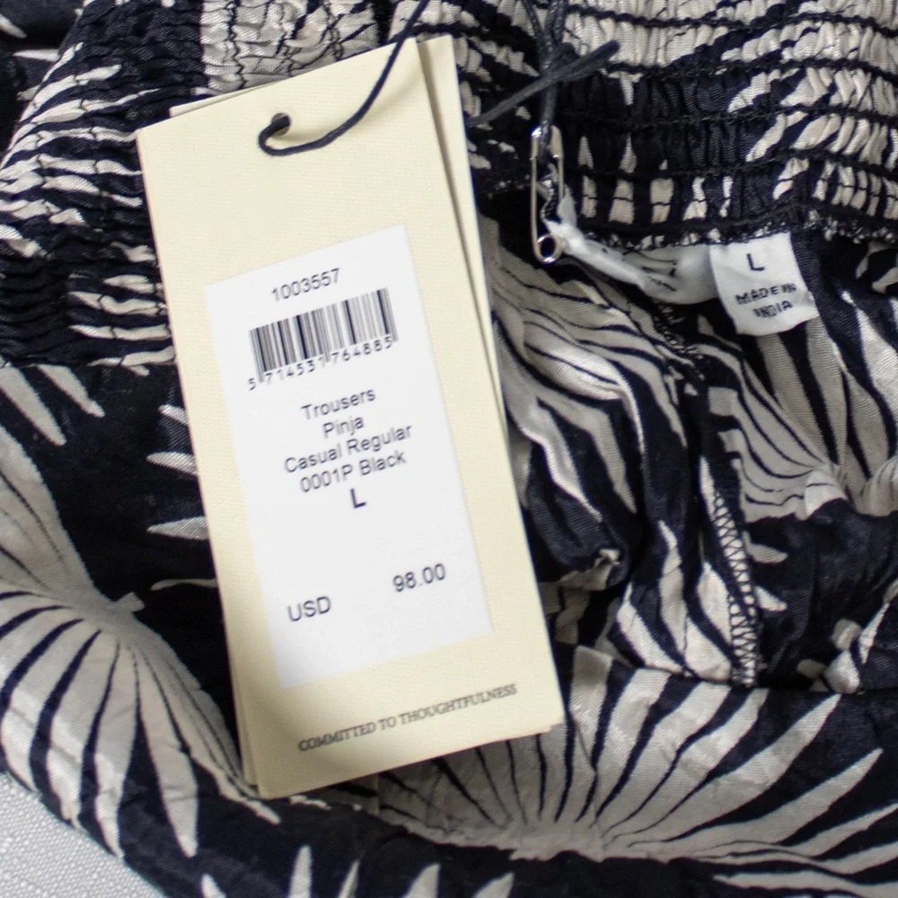 NWT! Masai Pinja Black & White Agave Print Women’s Trouser Shorts Size Large